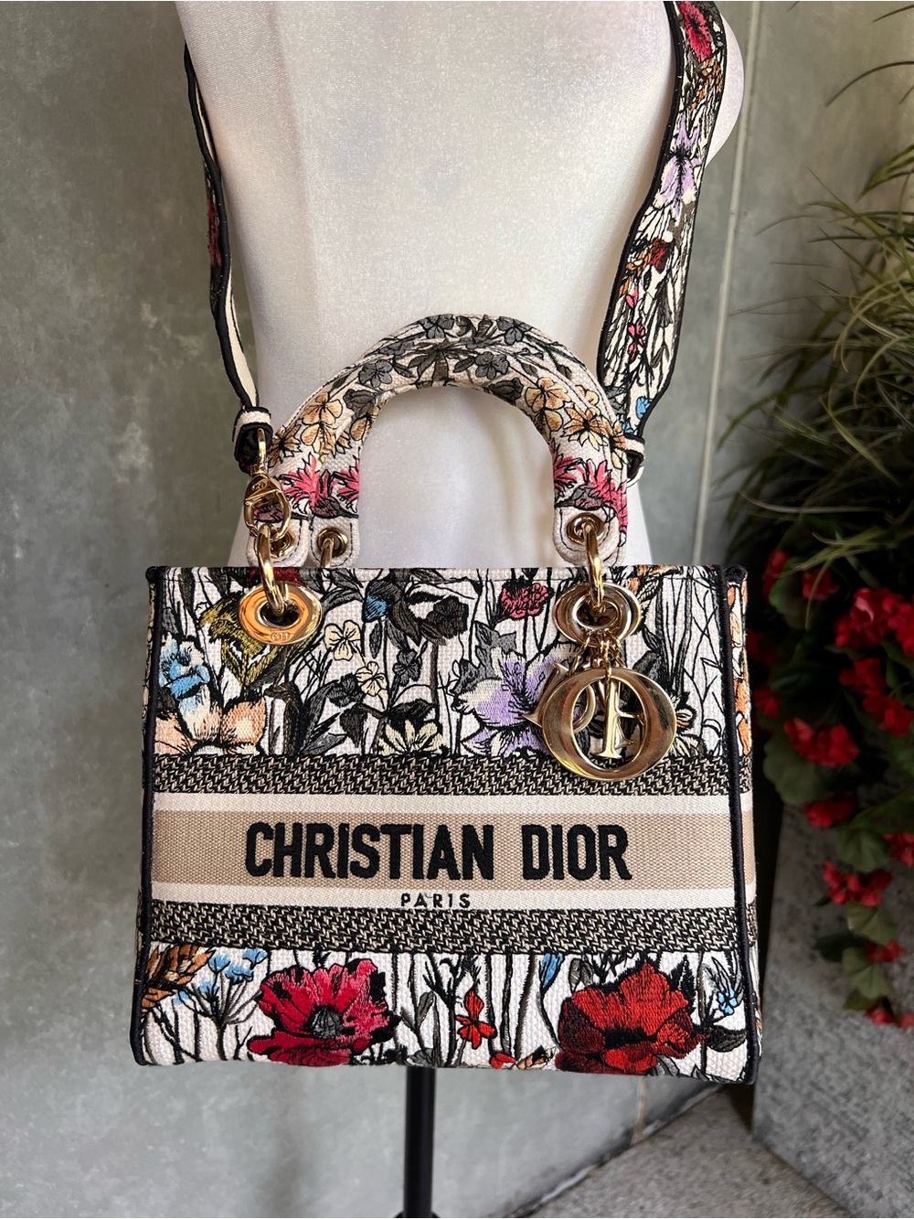 CHRISTIAN DIOR Medium Lady D-Lite Mille Fleurs Embroidered Bag